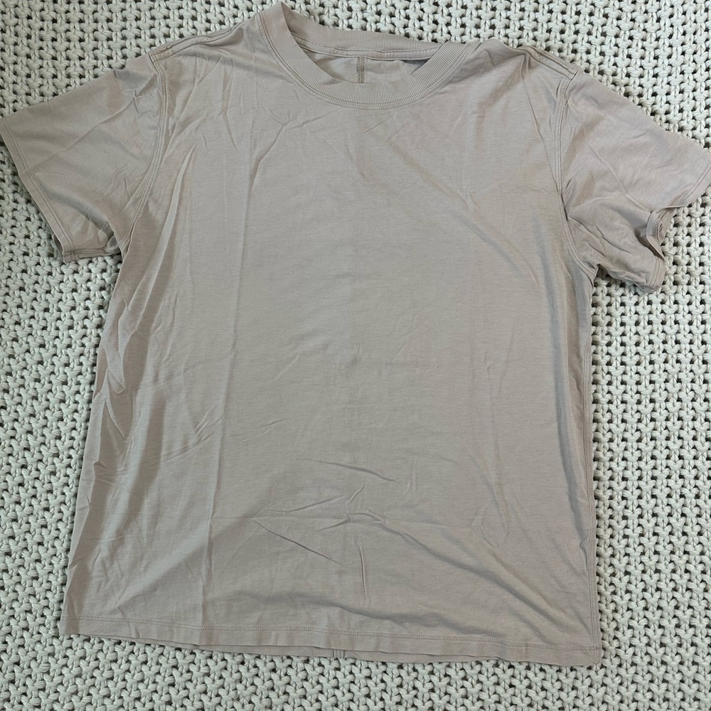Lululemon Crew Neck Tee Light Taupe, size 6